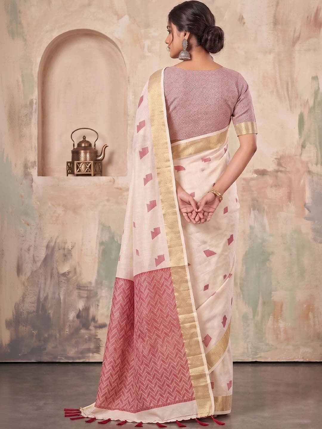 Mitera Linen Blend Saree thumbnail 3