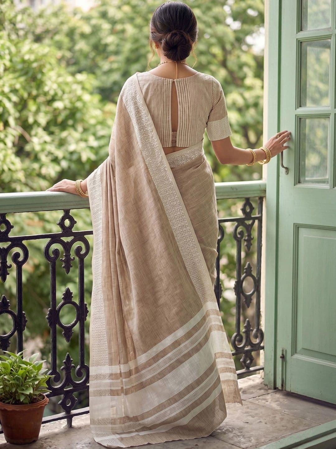 Mitera Striped Embroidered Linen Blend Saree thumbnail 3