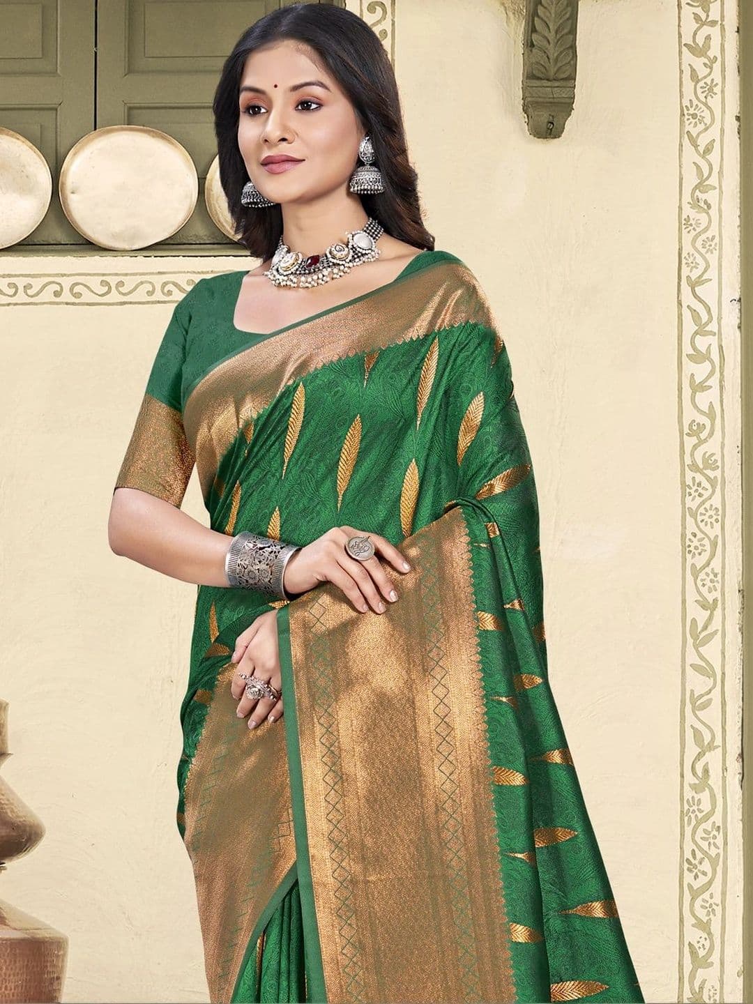 Mitera Woven Design Zari Silk Blend Banarasi Saree thumbnail 3