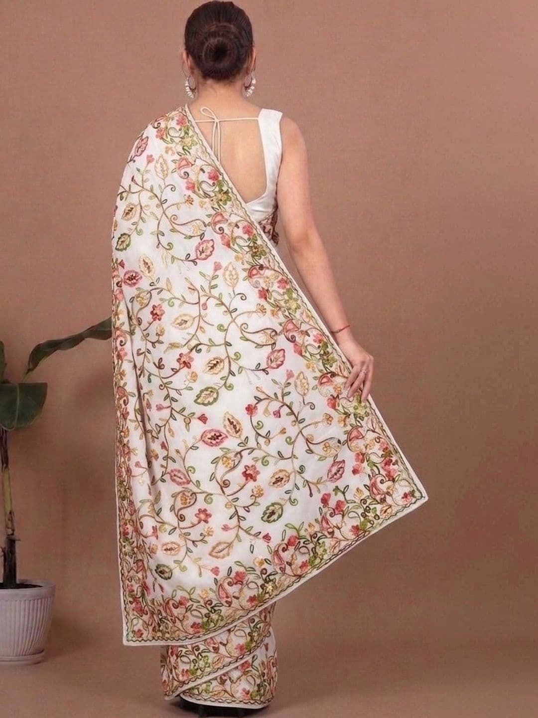 akhodalkrp Floral Embroidered Net Saree thumbnail 3