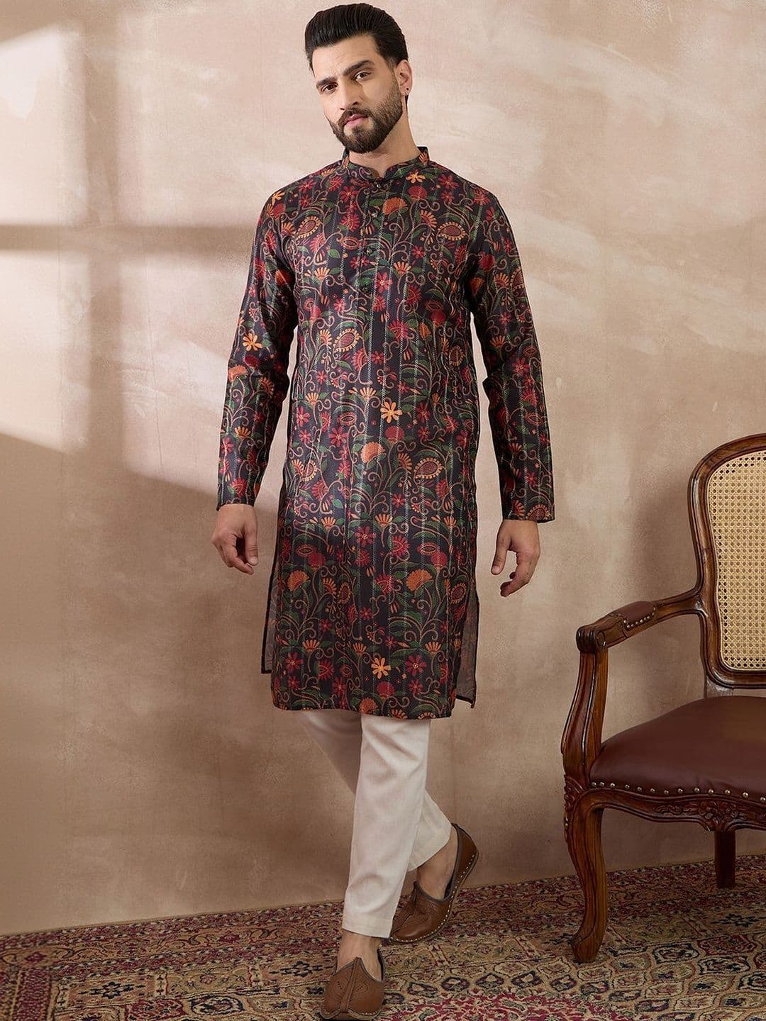 House of Pataudi Men Ethnic Motifs Black Embroidered Straight Kurtas thumbnail 5