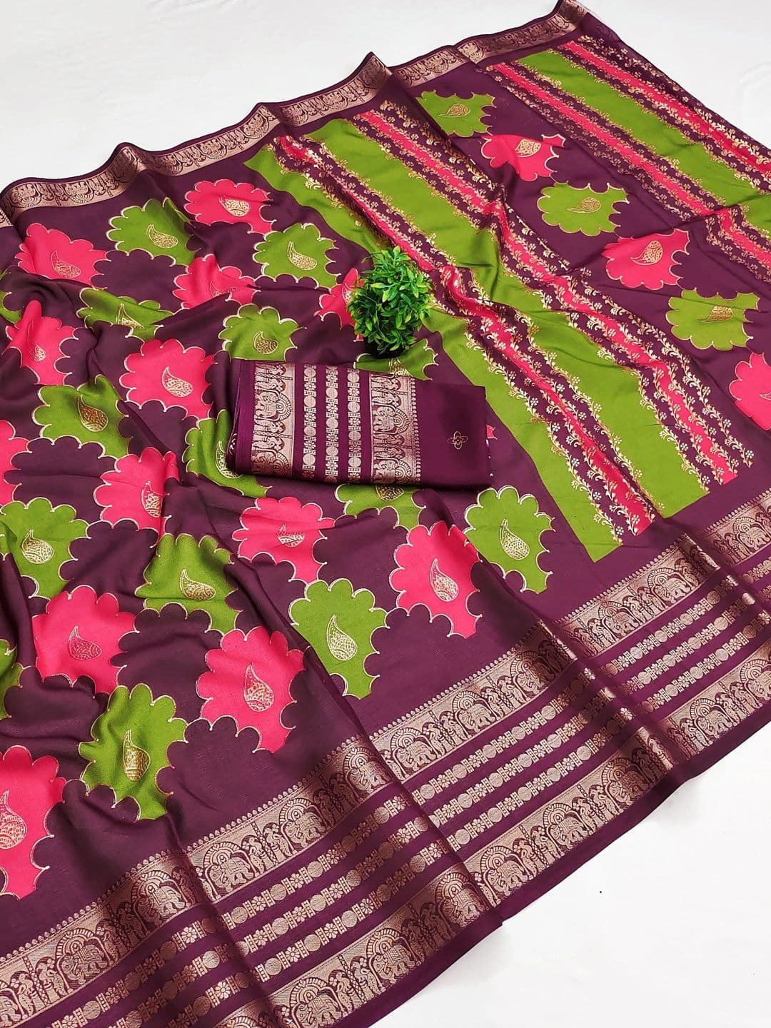 BOLOKA Floral Zari Art Silk Designer Saree thumbnail 3
