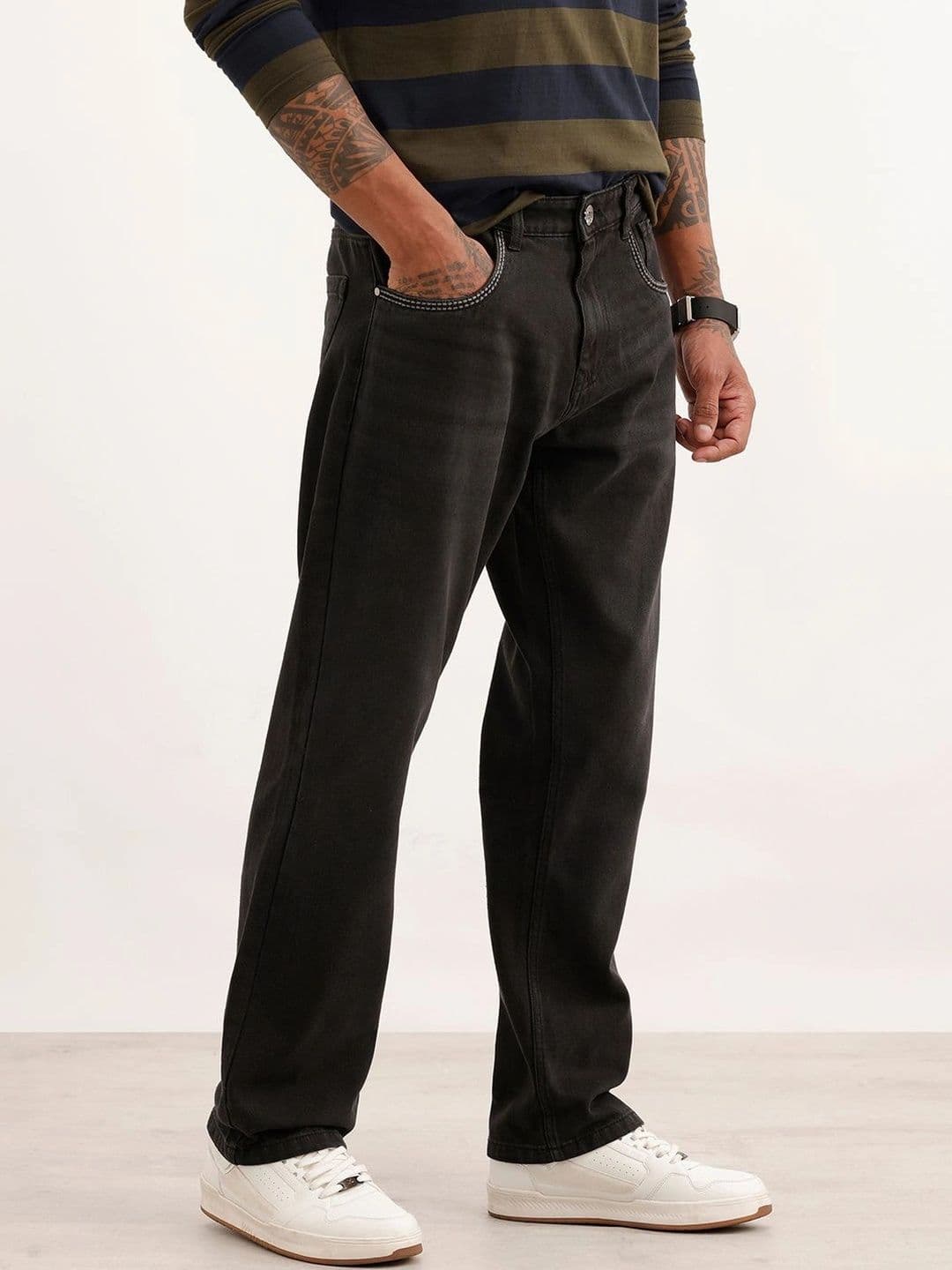 WROGN Men Anti Relaxed Fit Mid-Rise Light Fade Stretchable Jeans thumbnail 4