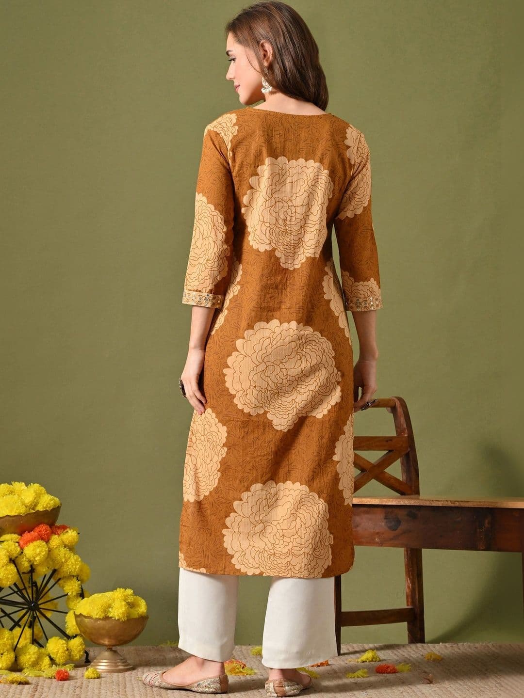 DY FAB ONLINE FASHION Women Floral Printed Sequinned Floral Kurta thumbnail 6