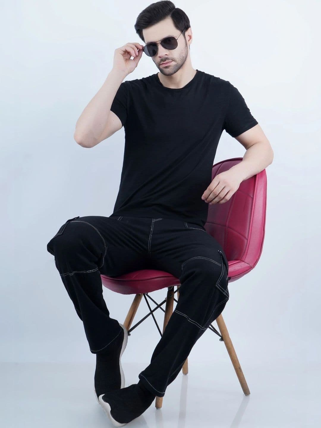 HERE&NOW Men's Jet Black Contrast-Stitched Cargo Relaxed Fit Jeans thumbnail 4