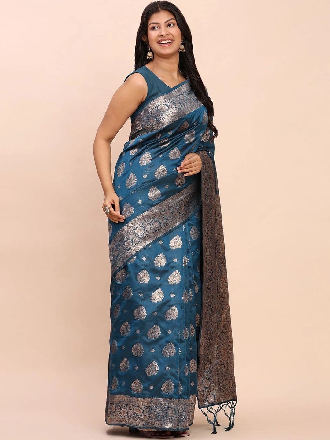 Mitera Woven Design Zari Silk Blend Banarasi Saree thumbnail 2