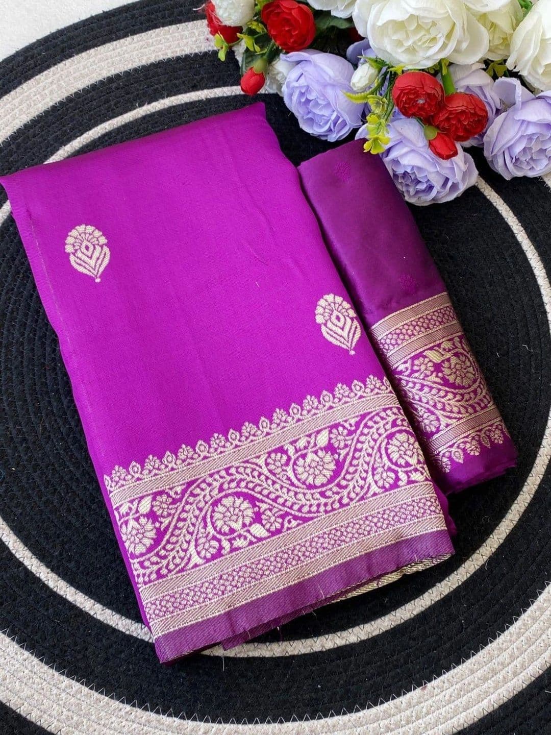Tapasvi Clothing Zari Art Silk Banarasi Saree thumbnail 5