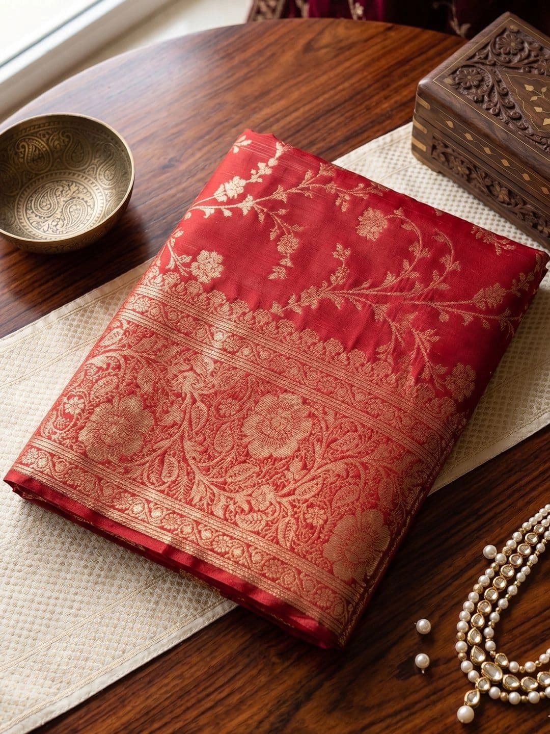 Mitera Paisley Zari Silk Blend Banarasi Saree thumbnail 2