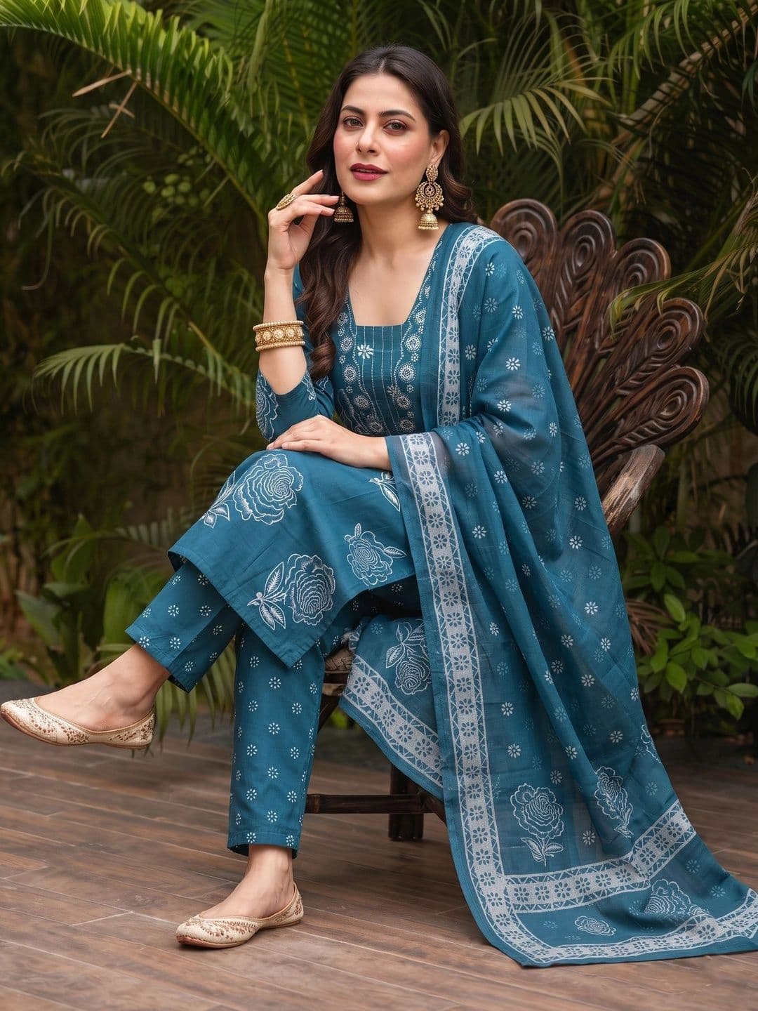 SHRI VANYA CREATION Women Floral Printed Regular Pure Cotton Kurta with Trousers & With Dupatta thumbnail 4