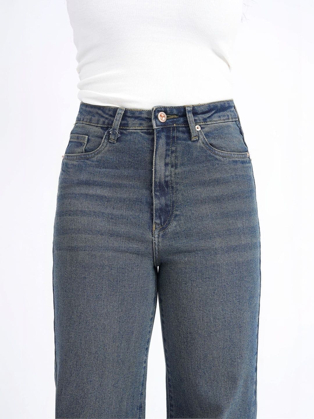 Defrost Jeans Women High-Rise Light Fade Stretchable Jeans thumbnail 4