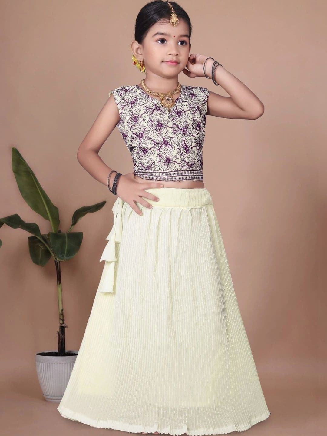 Tiny Twirls Girls Embroidered Thread Work Ready to Wear Lehenga & thumbnail 4