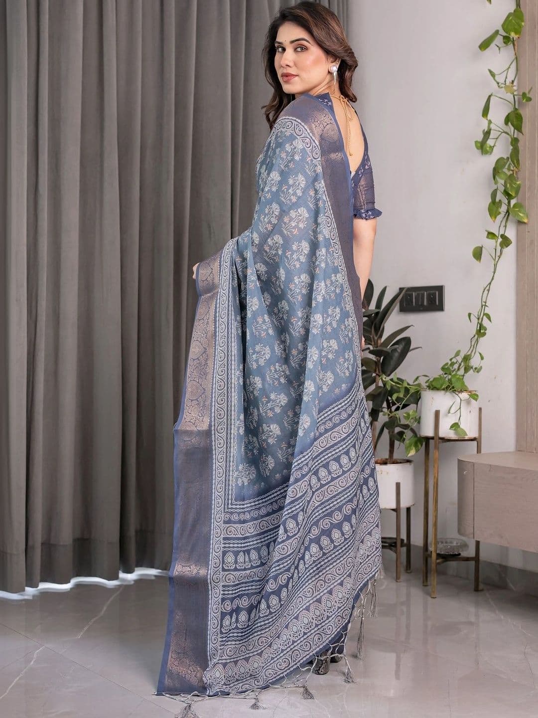 LUMIN KNOT Floral Pure Linen Designer Saree thumbnail 4