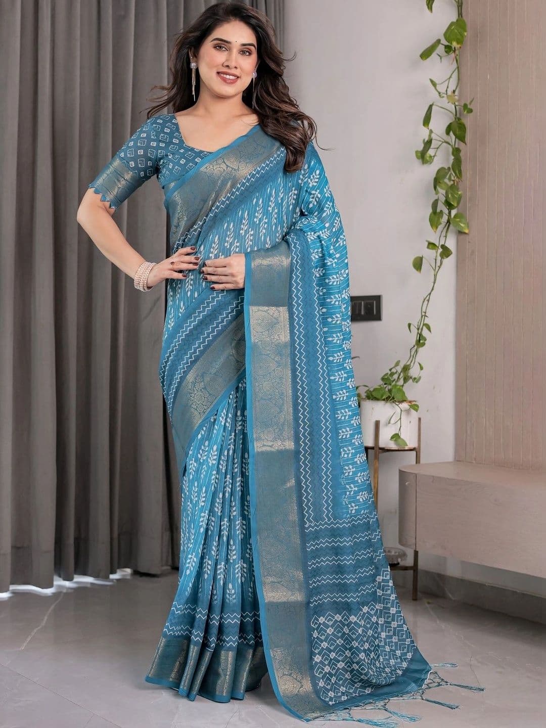 LUMIN KNOT Floral Zari Pure Linen Designer Saree thumbnail 7