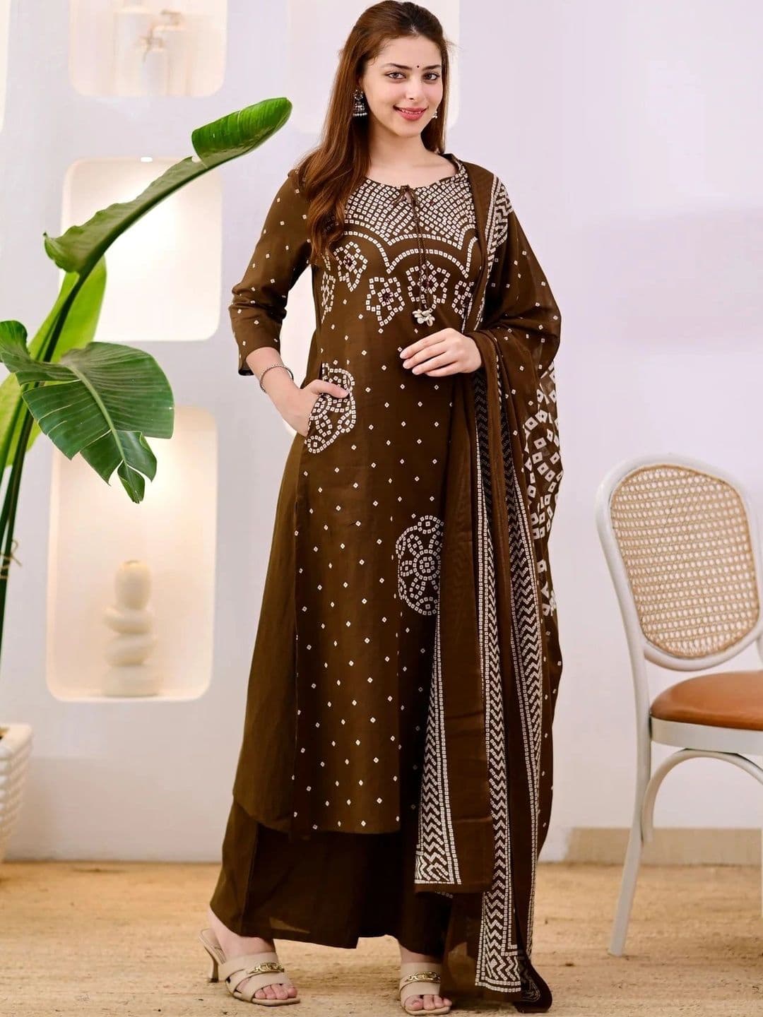 Sangria Women Ethnic Motifs Printed Regular Pure Cotton Kurta with Trousers & With Dupatta thumbnail 2