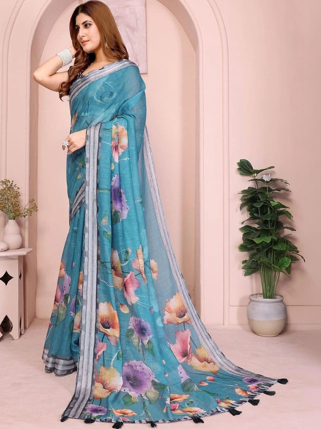 Kesarii Floral Linen Blend Saree thumbnail 5