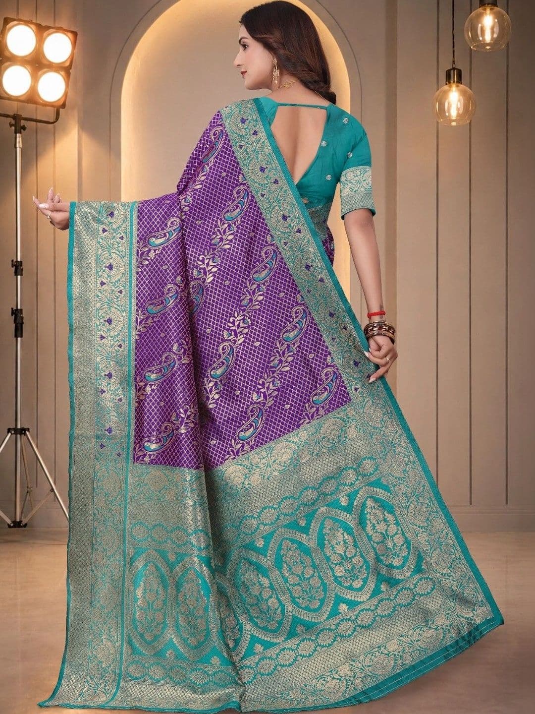SILKARA CREATION Woven Design Zari Silk Blend Banarasi Saree thumbnail 5