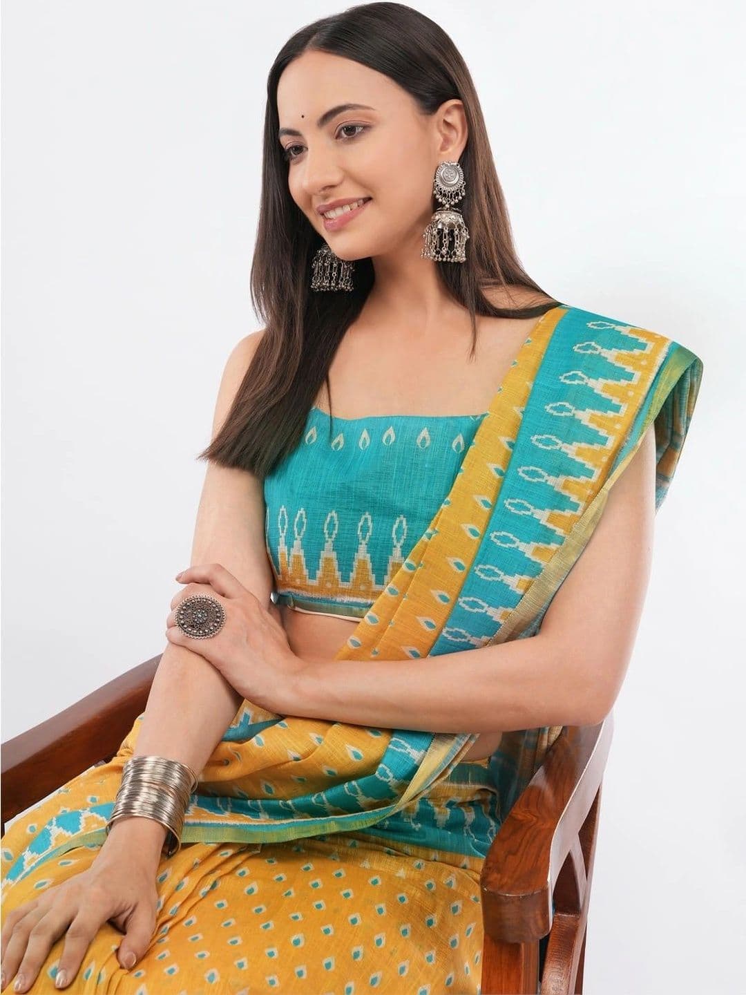 SAMANTHA Ethnic Motifs Linen Blend Belted Saree thumbnail 2