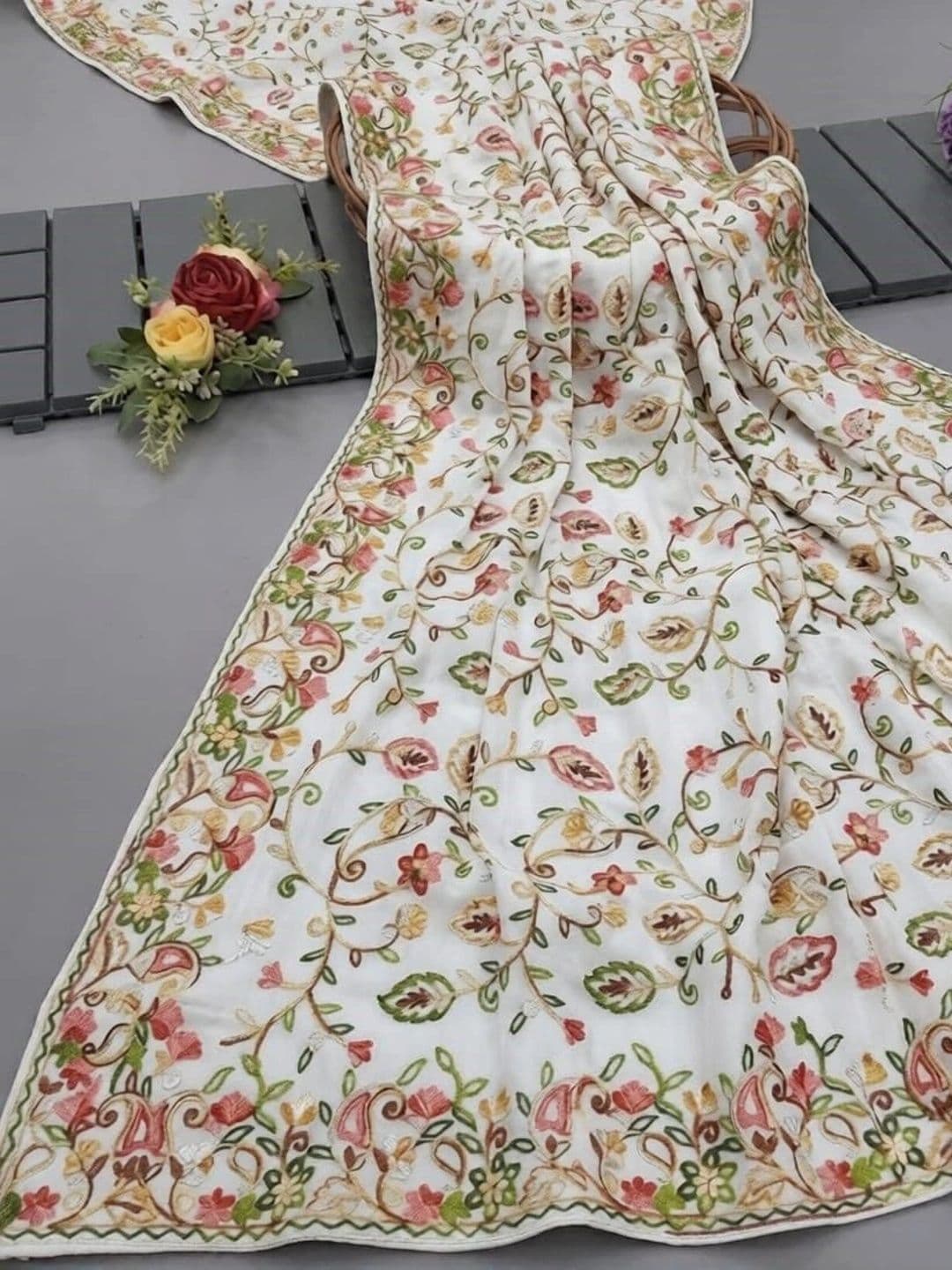 akhodalkrp Floral Embroidered Net Saree thumbnail 2