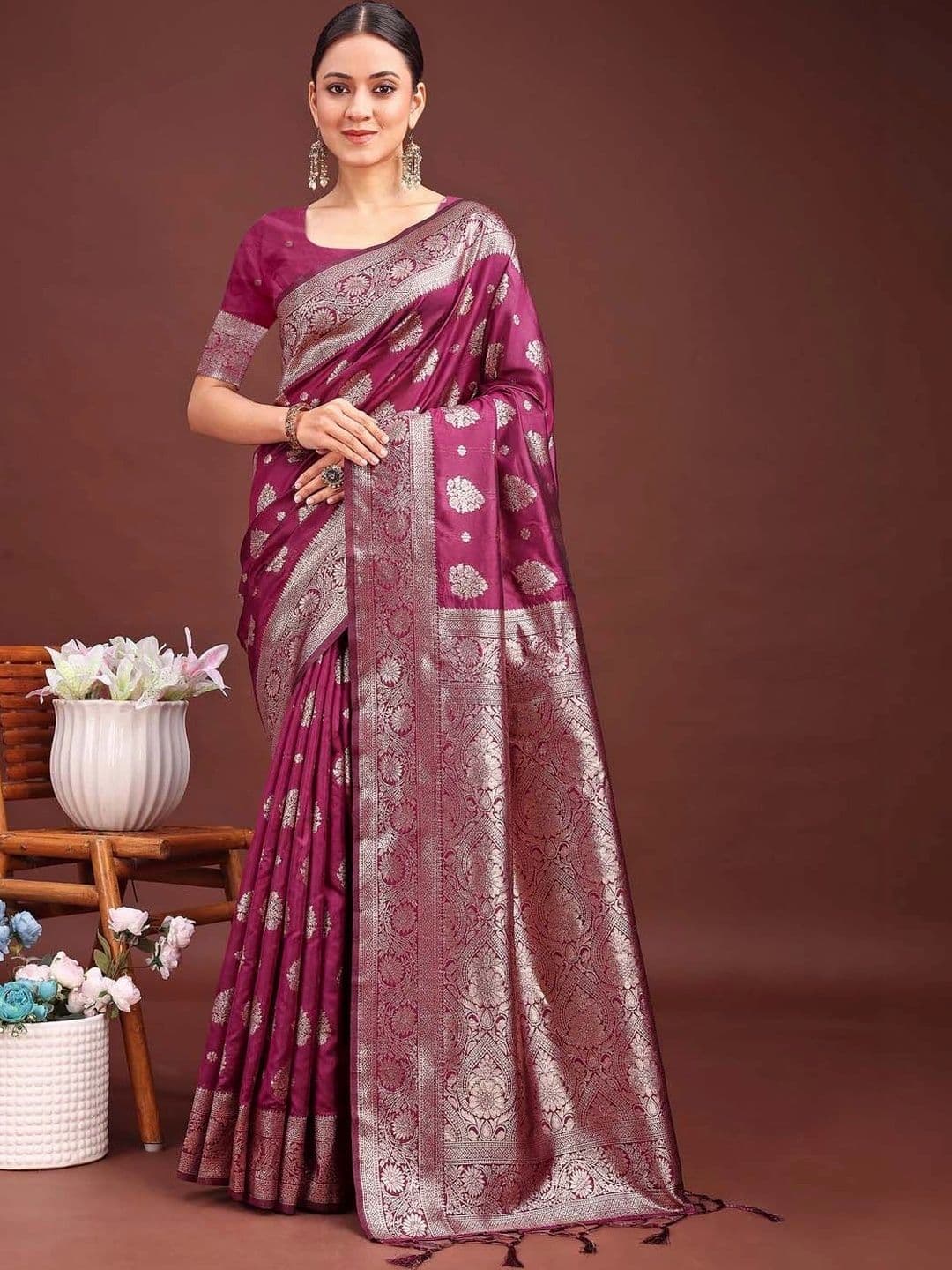 Mitera Paisley Zari Silk Blend Banarasi Saree thumbnail 3