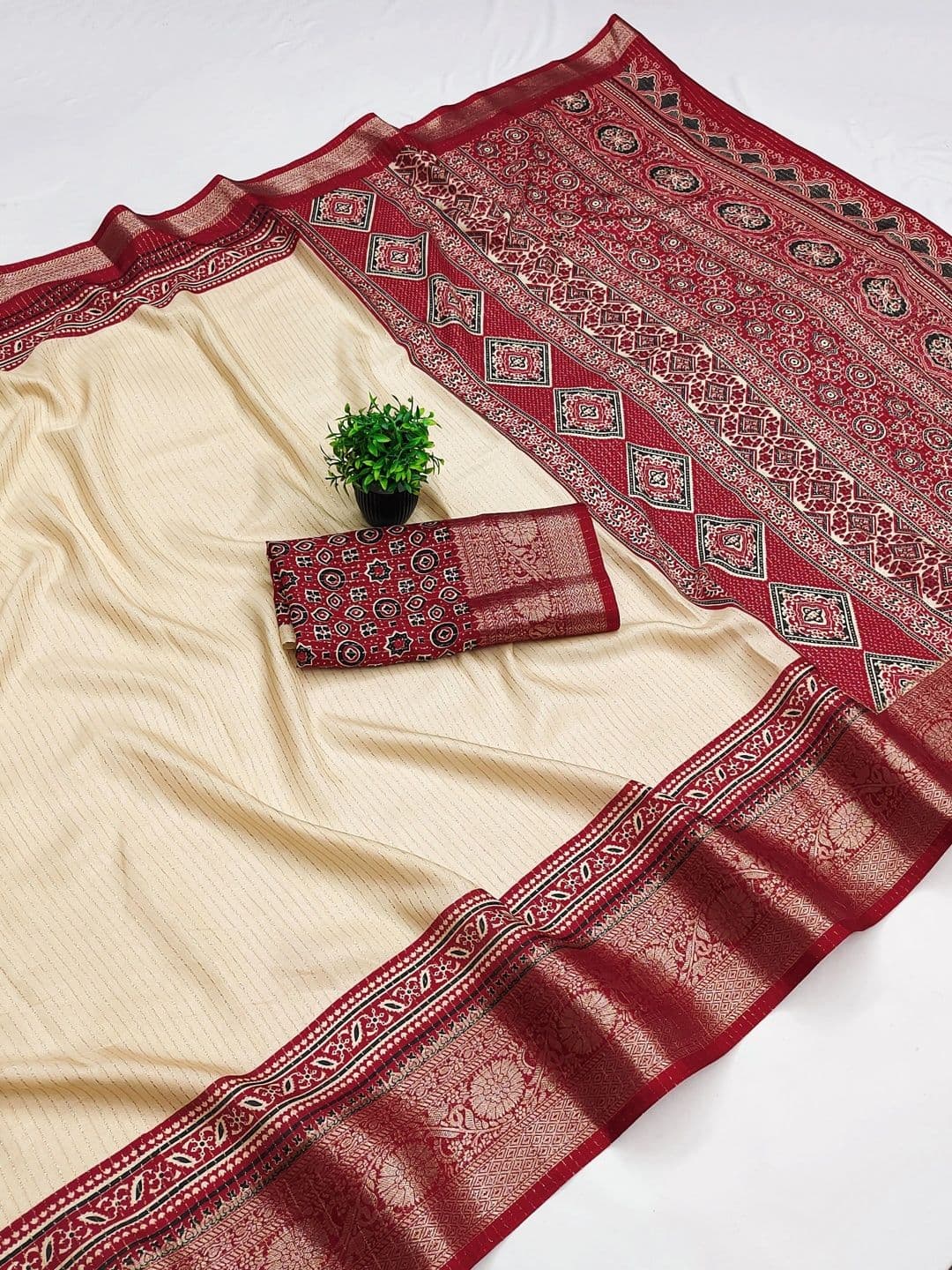 BOLOKA Zari Art Silk Designer Saree thumbnail 4