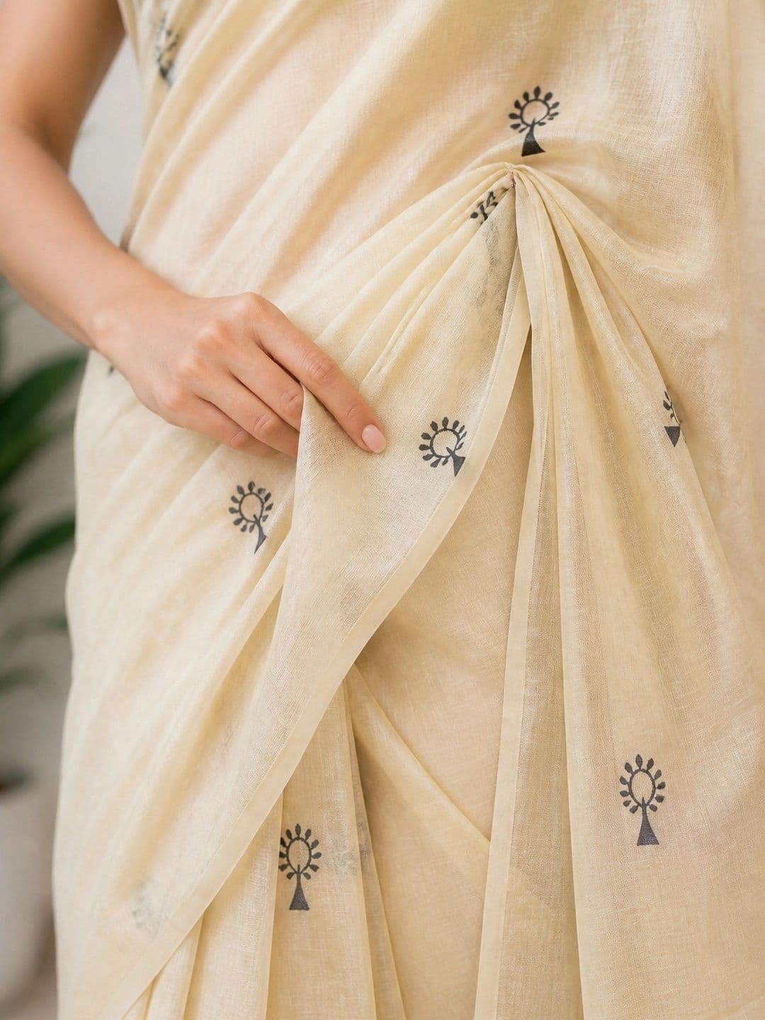 Saatika Women Printed Chanderi  Cotton Saree thumbnail 5