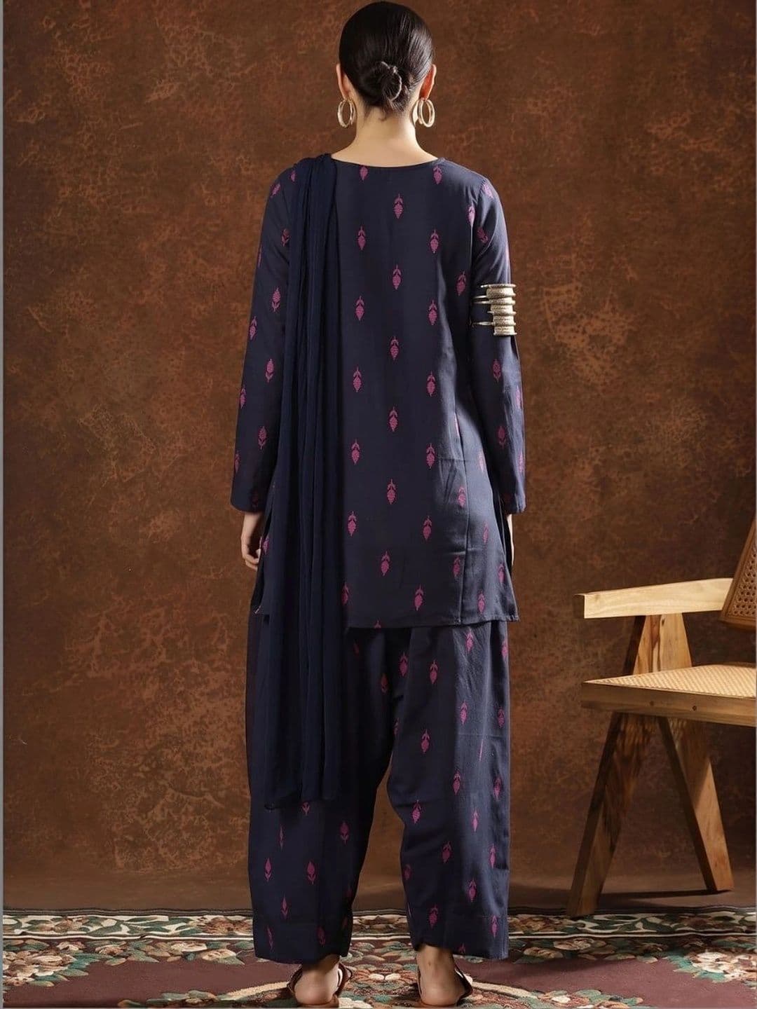 kipek Women Ethnic Motifs Printed Regular Pure Cotton Kurta with Patiala & With Dupatta thumbnail 7