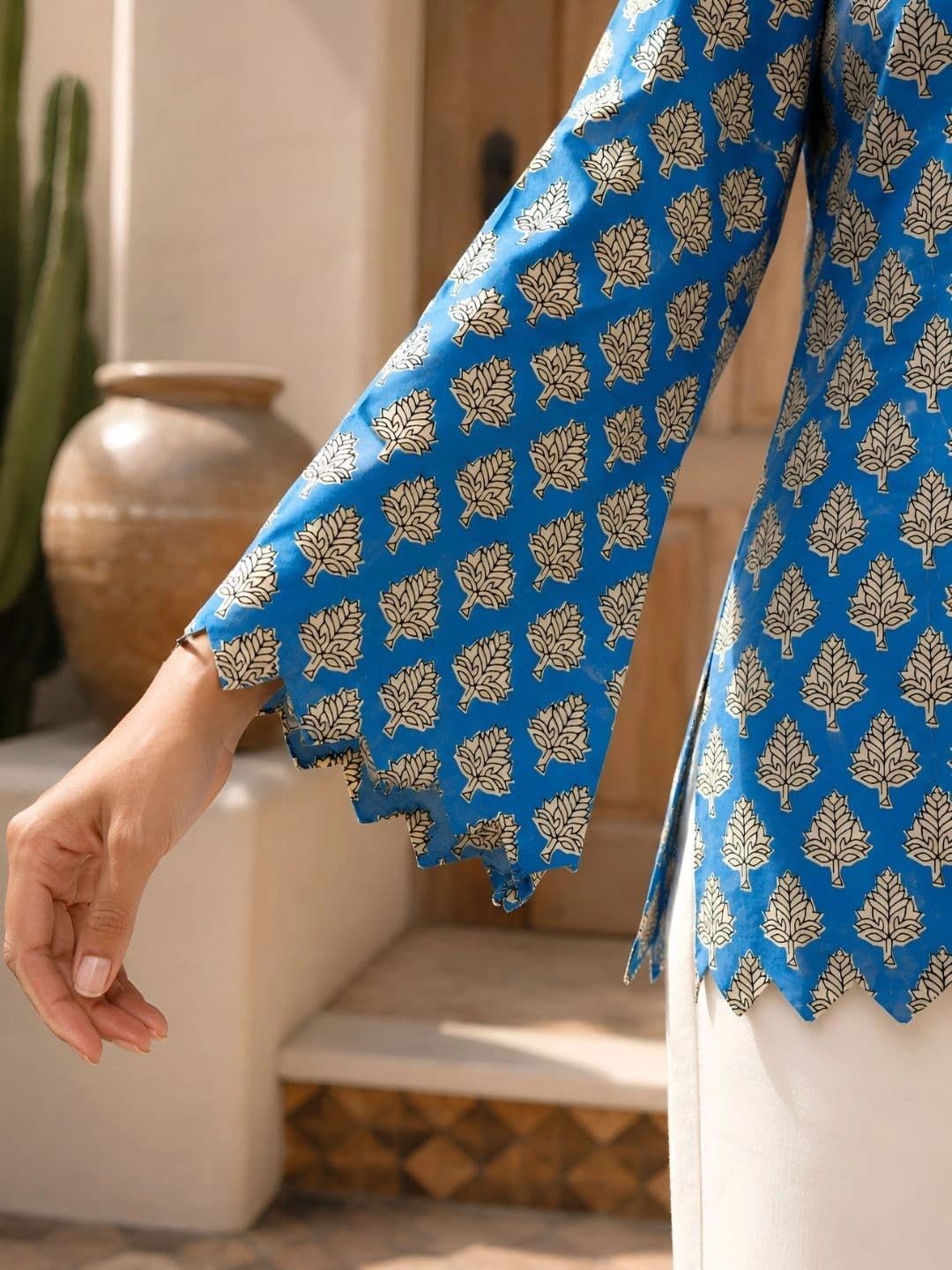 Anouk Ethnic Motifs Printed V-Neck Flared Sleeves Pure Cotton Straight Kurti thumbnail 2