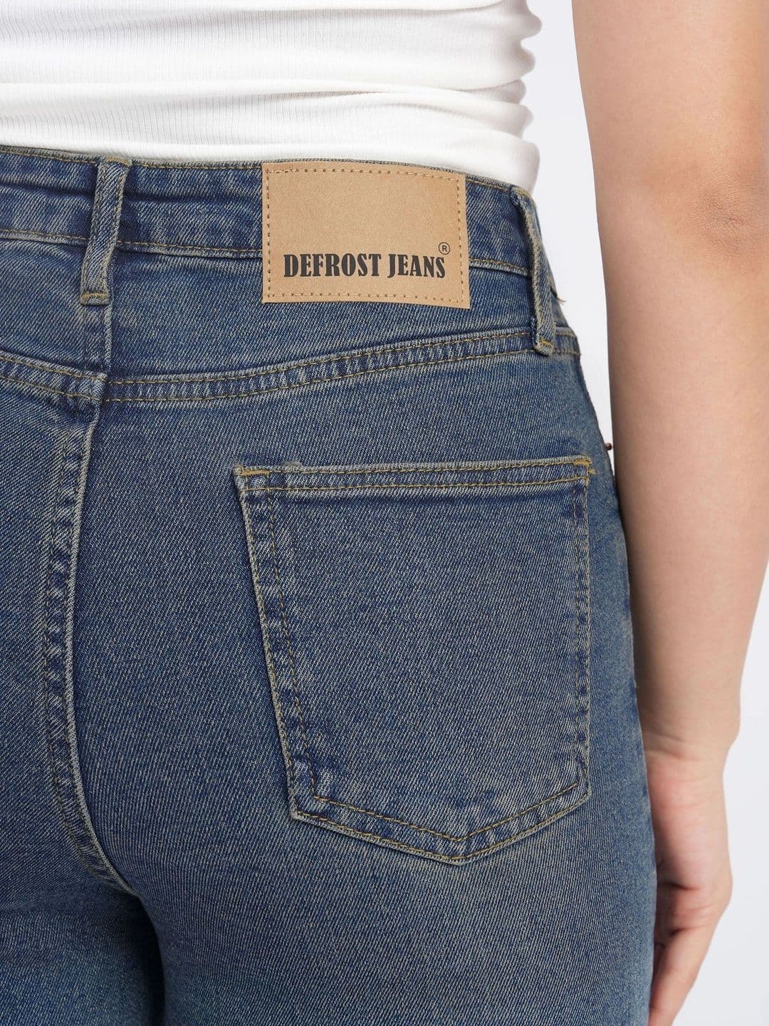Defrost Jeans Women High-Rise Light Fade Stretchable Jeans thumbnail 2