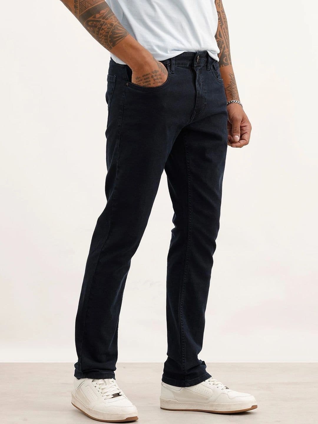 WROGN Men Slim Fit Mid-Rise Stretchable Jeans thumbnail 5