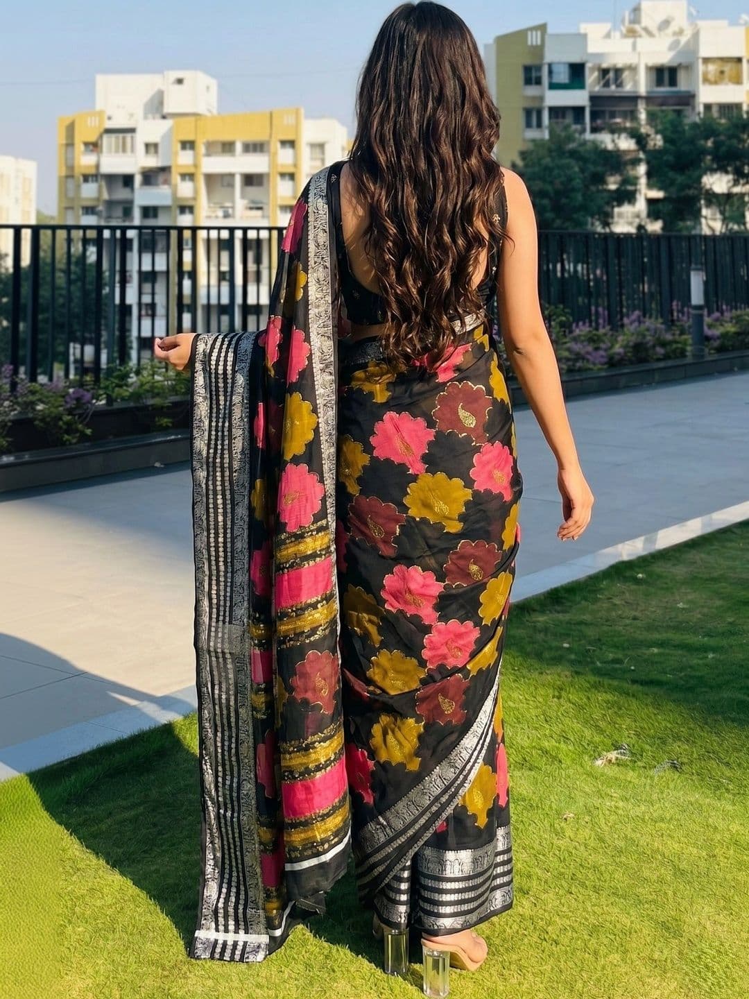 BOLOKA Floral Zari Art Silk Designer Saree thumbnail 2