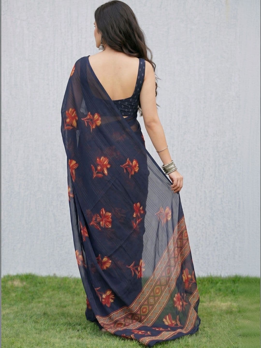 BOLOKA Floral Poly Georgette Designer Saree thumbnail 2