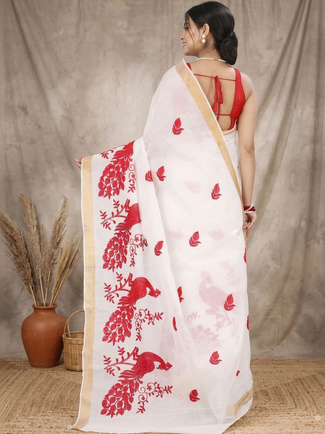GitAsit Woven Design Embroidered Pure Cotton Handloom Taant Saree thumbnail 5