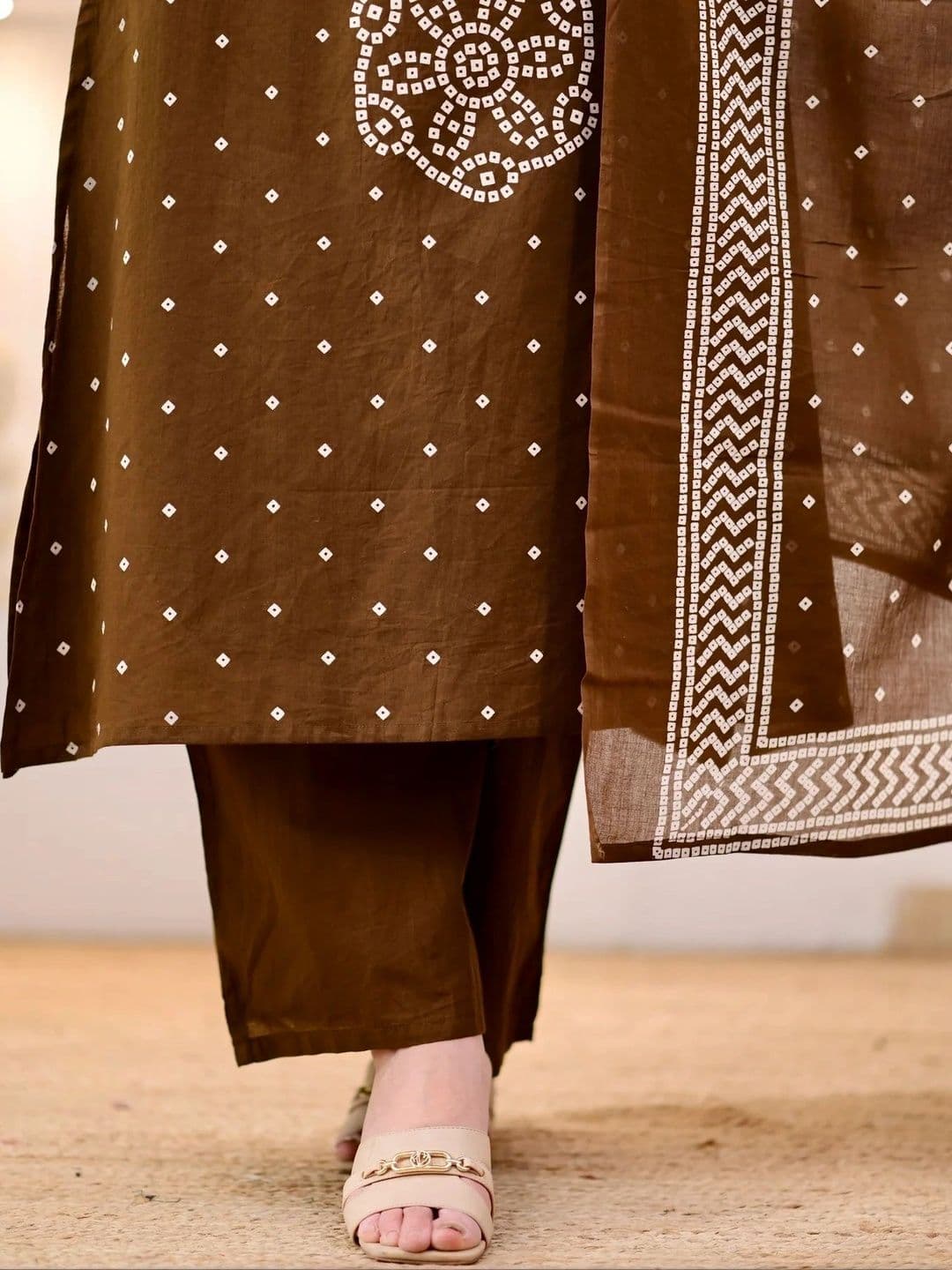 Sangria Women Ethnic Motifs Printed Regular Pure Cotton Kurta with Trousers & With Dupatta thumbnail 3