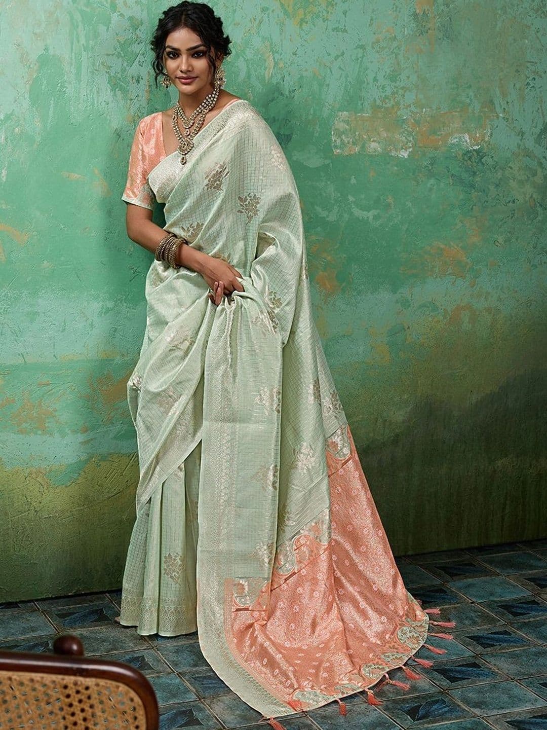 Mitera Women Floral Printed Zari Chanderi Saree thumbnail 4