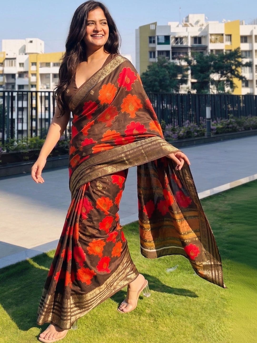 BOLOKA Floral Zari Art Silk Designer Saree thumbnail 4