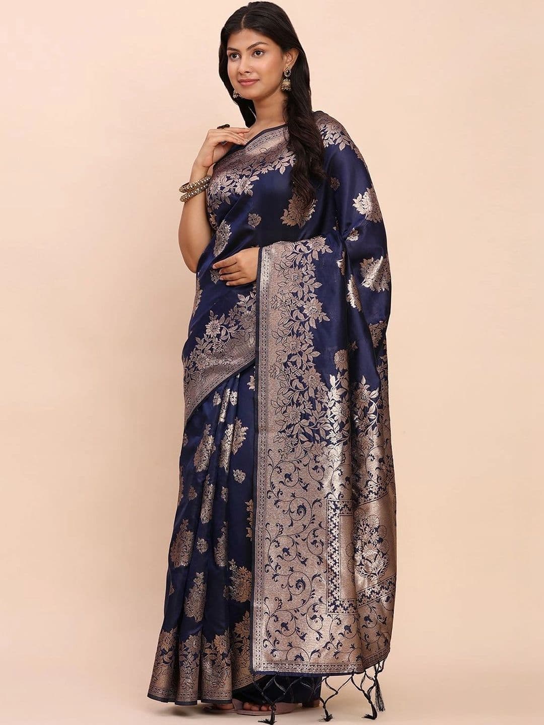 Mitera Woven Design Zari Silk Blend Banarasi Saree thumbnail 4
