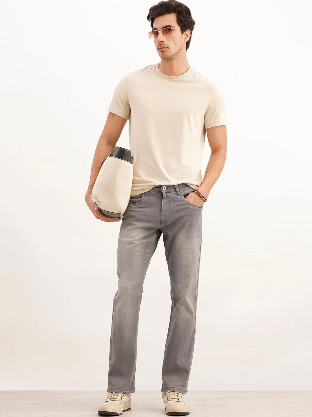 WROGN Men Straight Fit Mid-Rise Low Distress Stretchable Jeans thumbnail 5