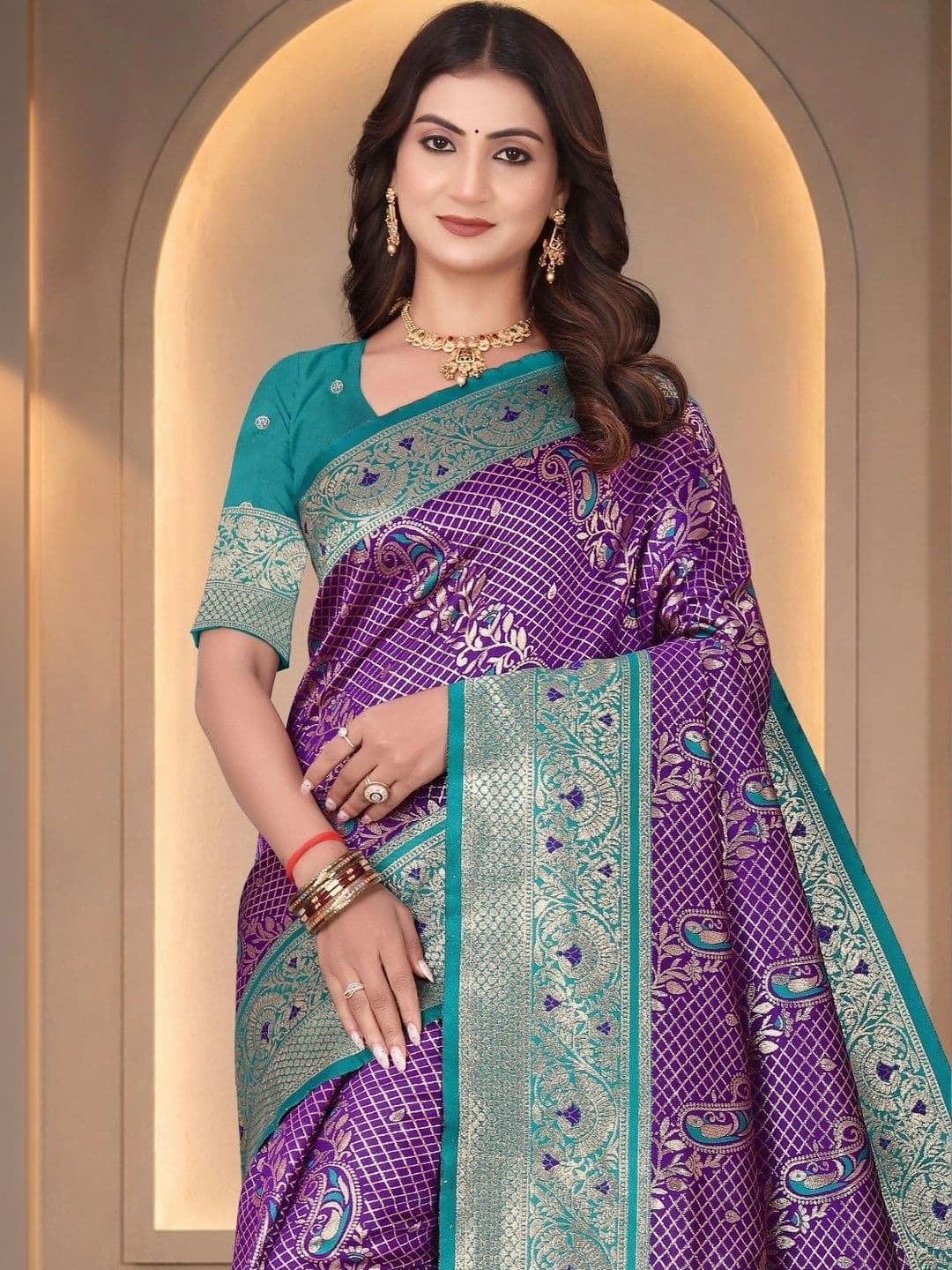 SILKARA CREATION Woven Design Zari Silk Blend Banarasi Saree thumbnail 2