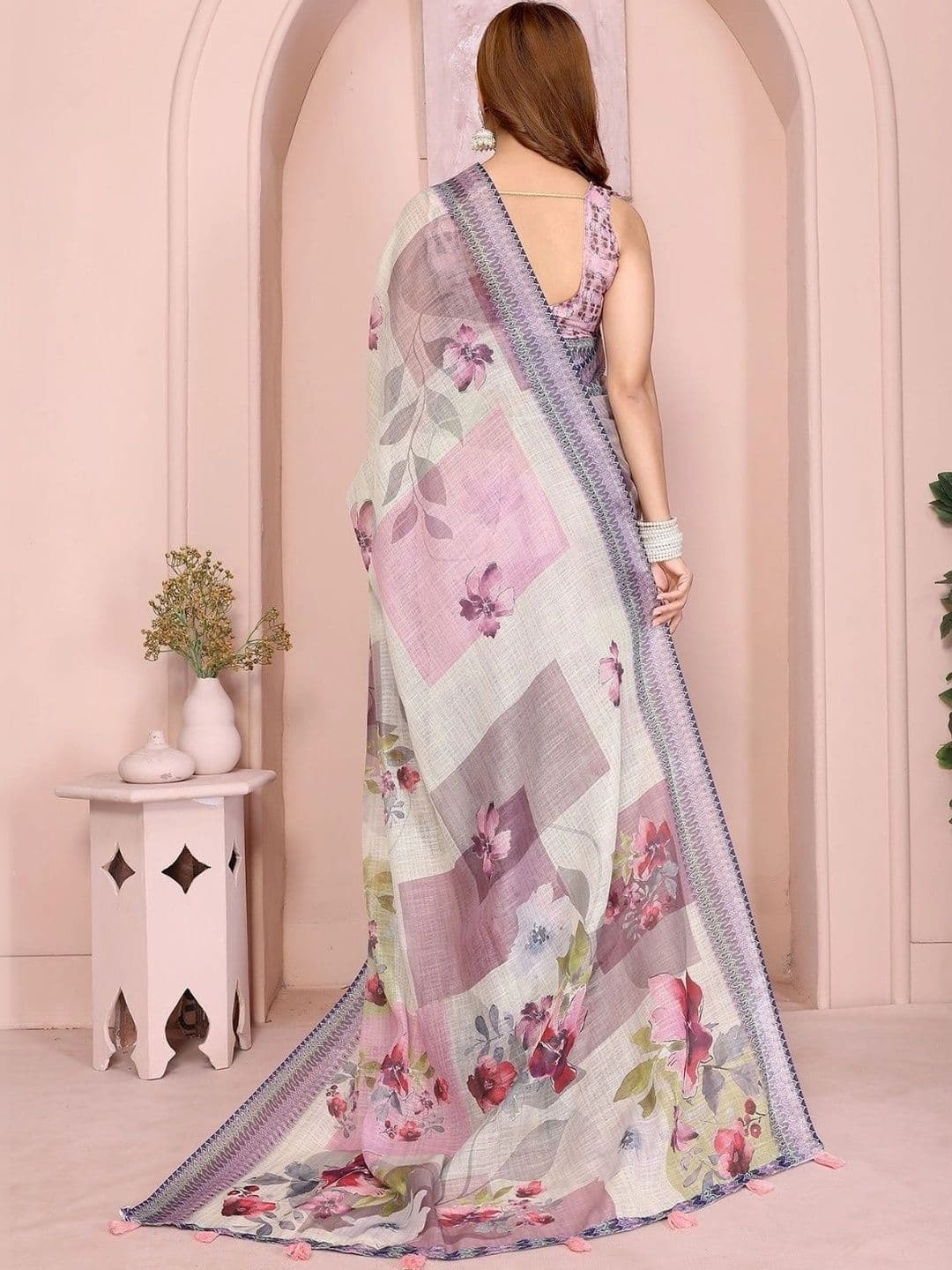 Kesarii Floral Linen Blend Saree thumbnail 6