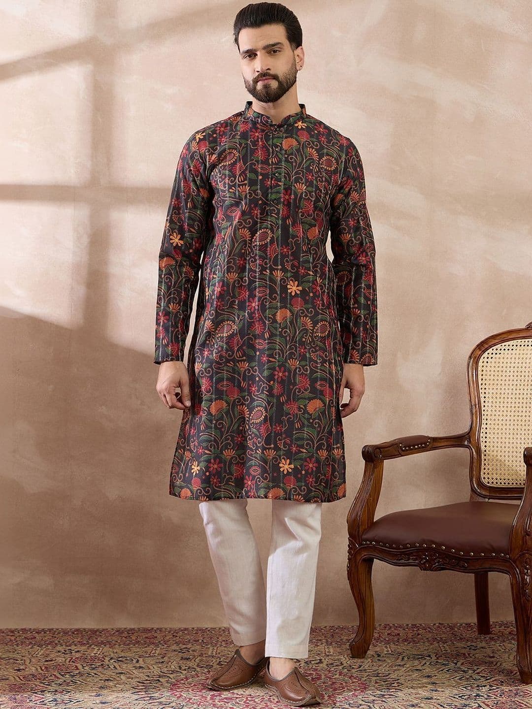 House of Pataudi Men Ethnic Motifs Black Embroidered Straight Kurtas thumbnail 6