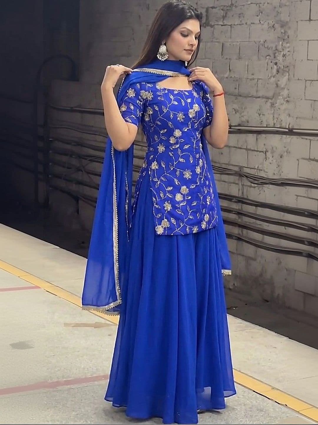 Sangria Women Floral Embroidered Regular Thread Work Kurta with Sharara & With Dupatta thumbnail 3