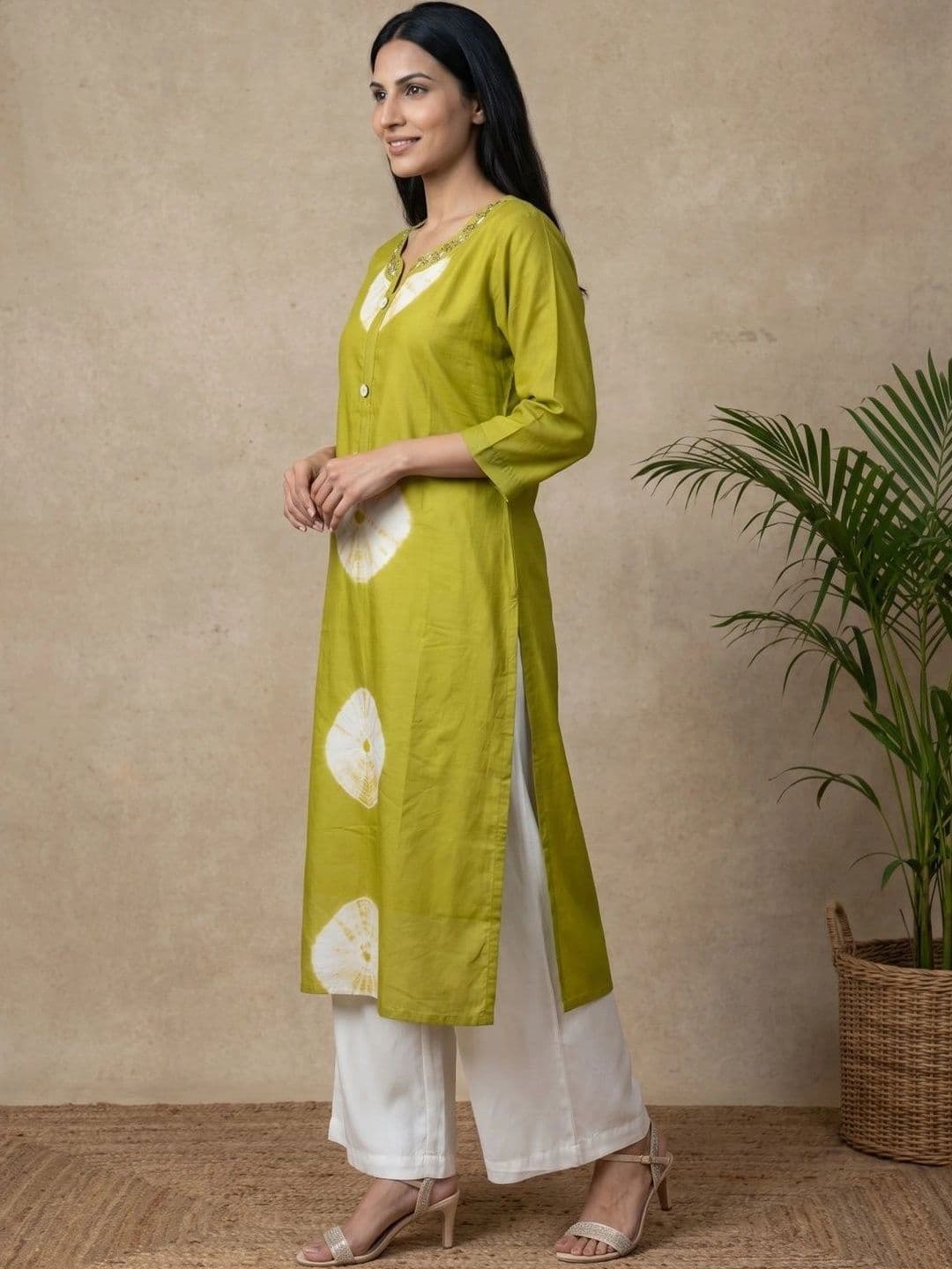 4u Fashion Women Dyed Thread Work Chanderi Silk Kurta thumbnail 5