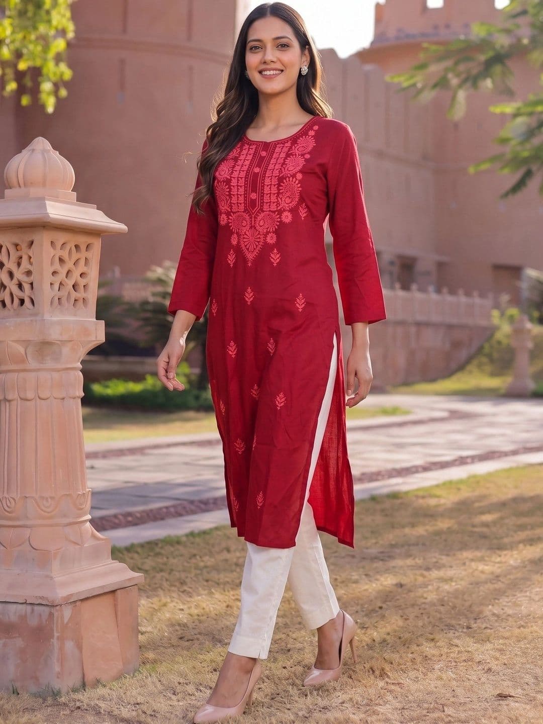 Rangita Women Embroidered Thread Work Kurta - view 1