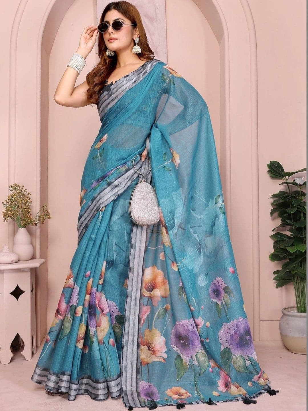 Kesarii Floral Linen Blend Saree thumbnail 3