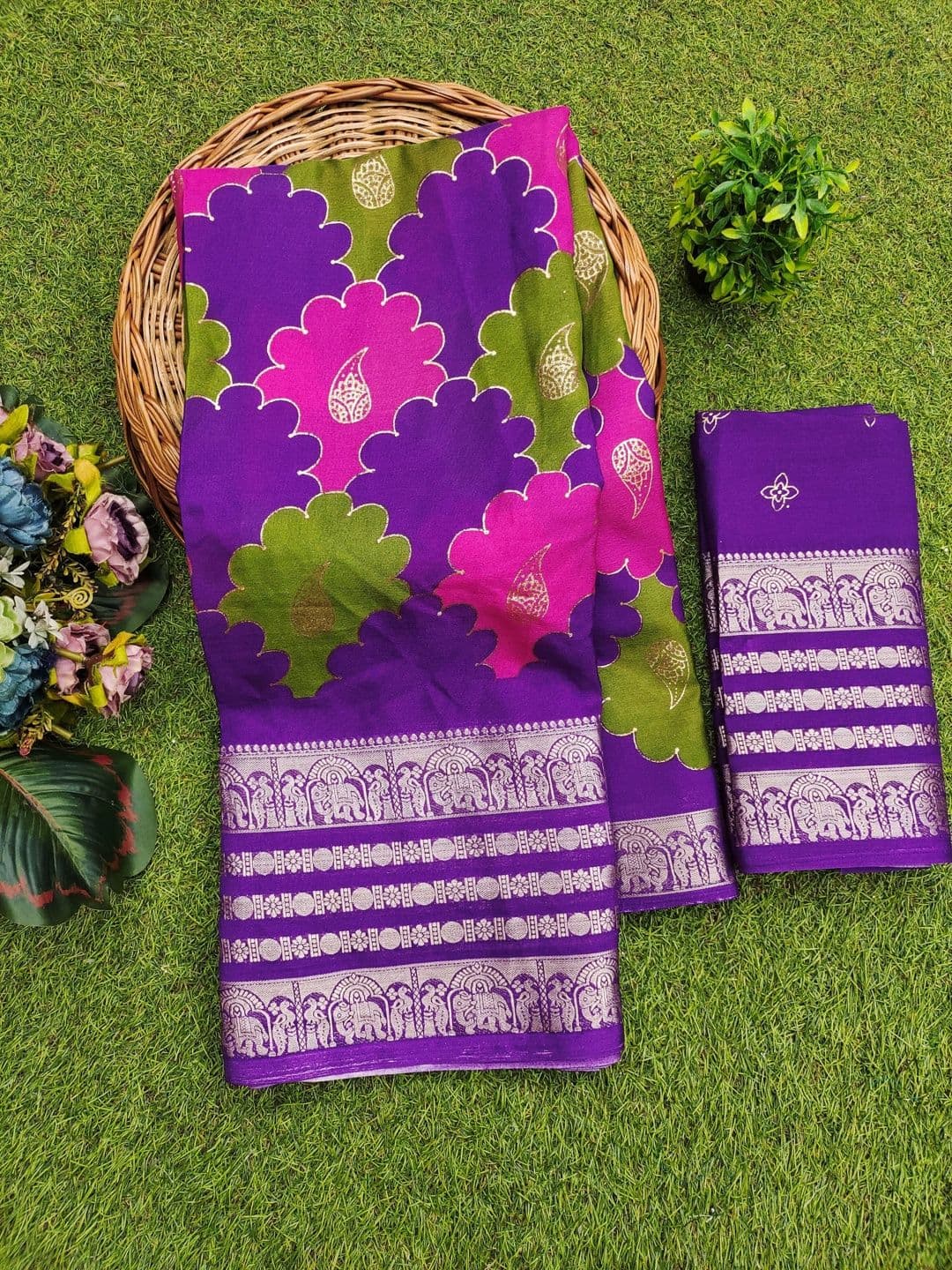 BOLOKA Floral Zari Art Silk Designer Saree thumbnail 3