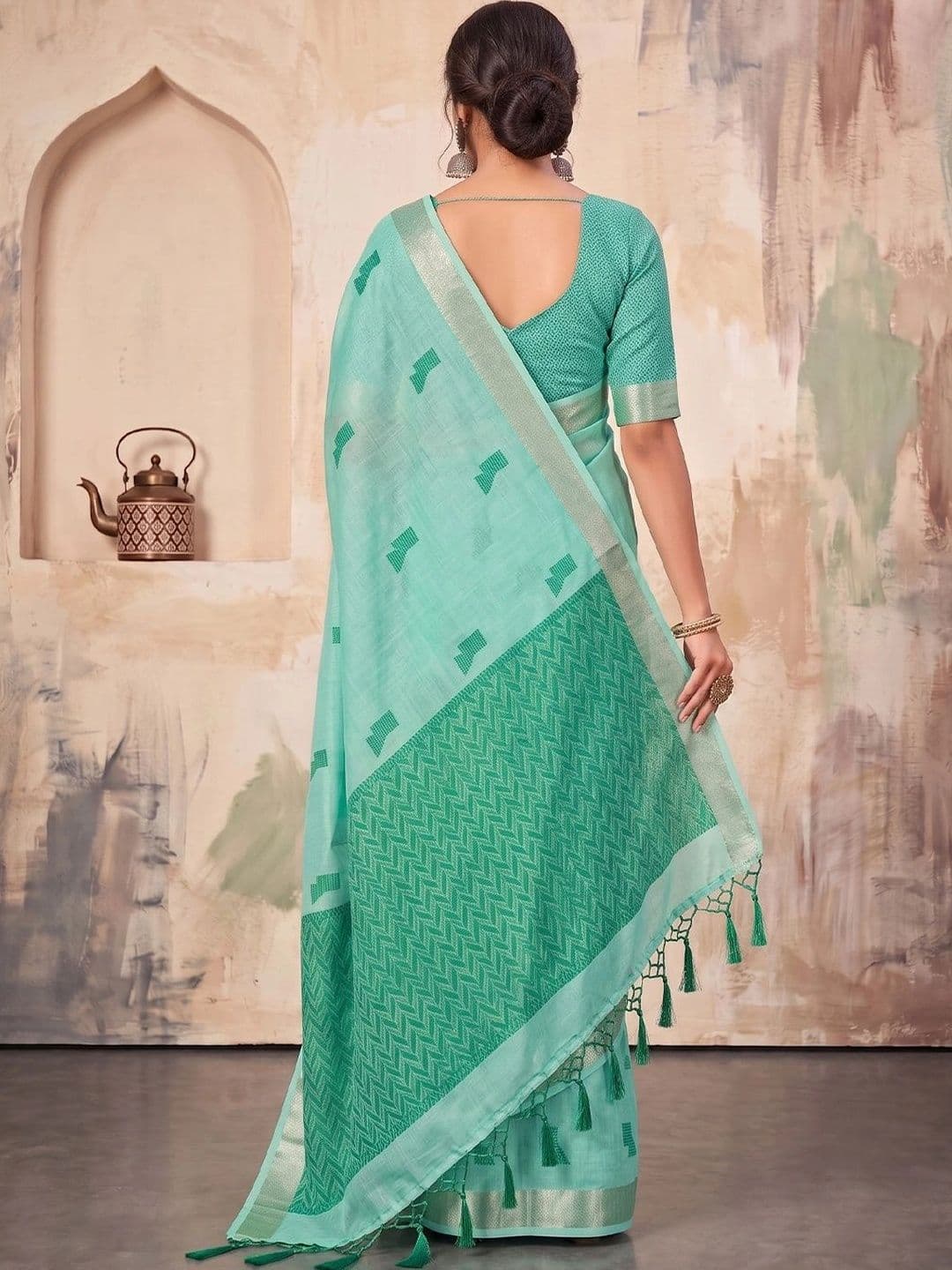 Mitera Woven Design Linen Blend Saree thumbnail 4