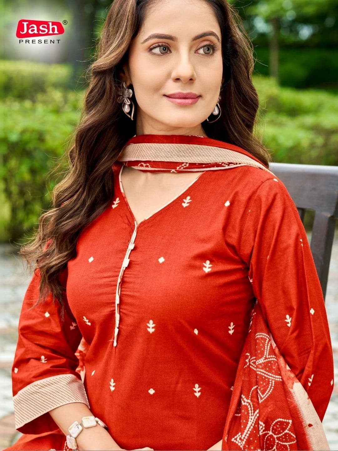 label jash Women Floral Printed Regular Pure Cotton Kurta with Patiala & With Dupatta thumbnail 2