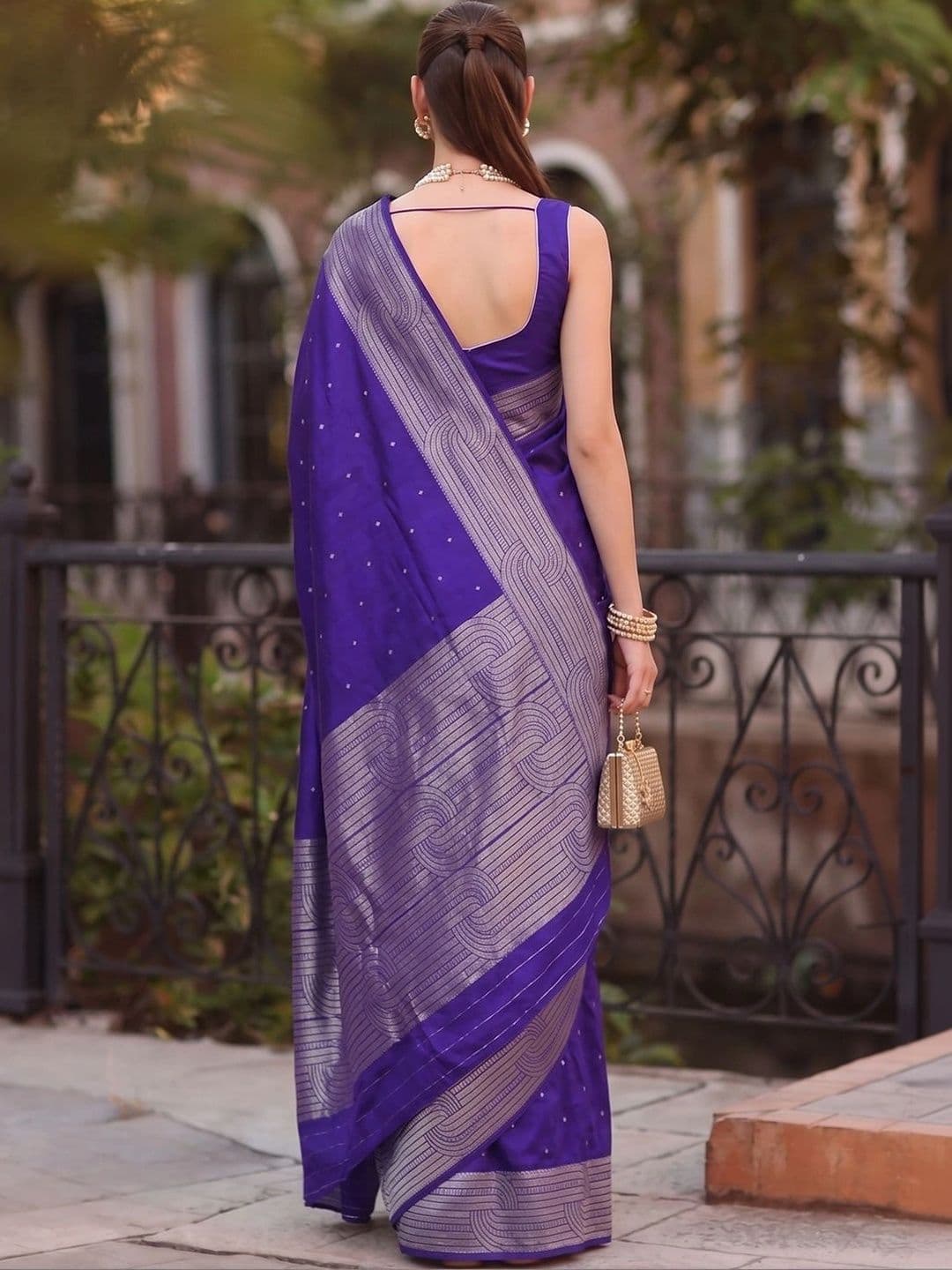 Mitera Woven Design Zari Silk Blend Banarasi Saree thumbnail 4