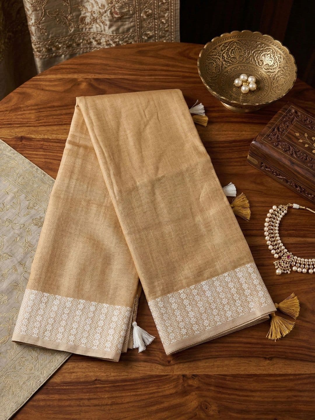 Mitera Woven Design Linen Saree thumbnail 5
