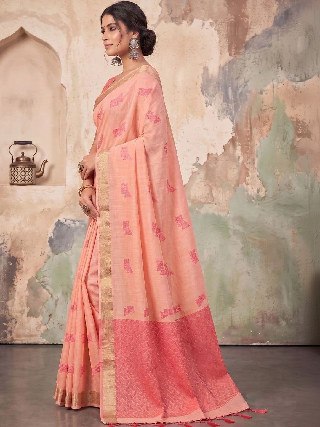Mitera Woven Design Linen Blend Saree thumbnail 3